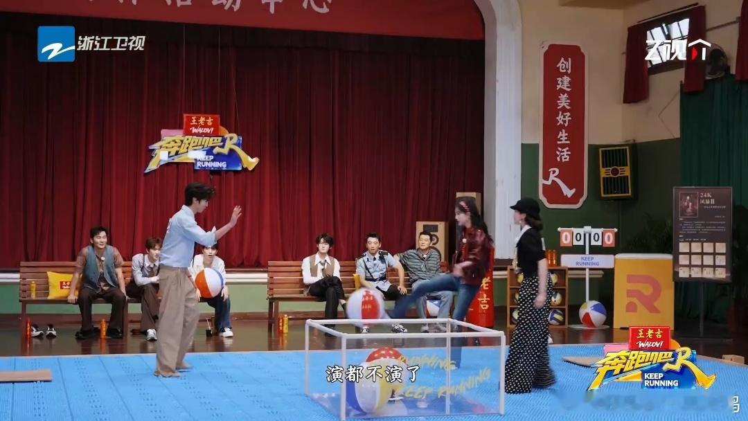 陈哲远下巴是真的孟子义踢球误伤陈哲远奔跑吧 孟子义这一脚踢得陈哲远当场懵圈，但也