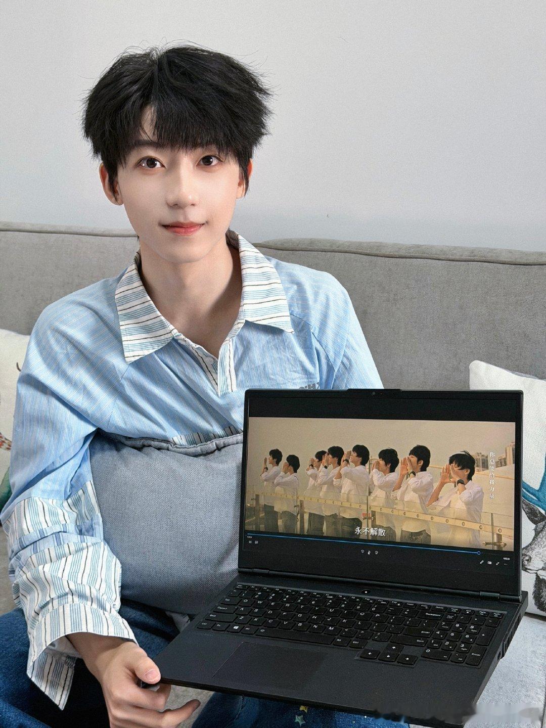 杨博文三分钟破300w杨博文销量偏爱从不缺席！大家带着对周扬的温柔、对杨博文的支