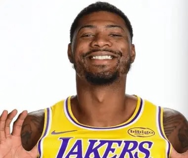 斯马特因背部伤势将连续缺席第二场比赛。湖人