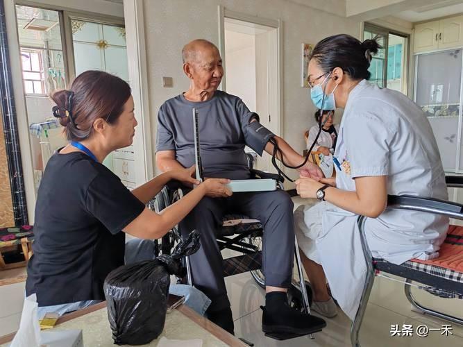 社保迎来"第六险"！长护险全国推开，破解"一人失能全家失衡"
 
长期护理保险被