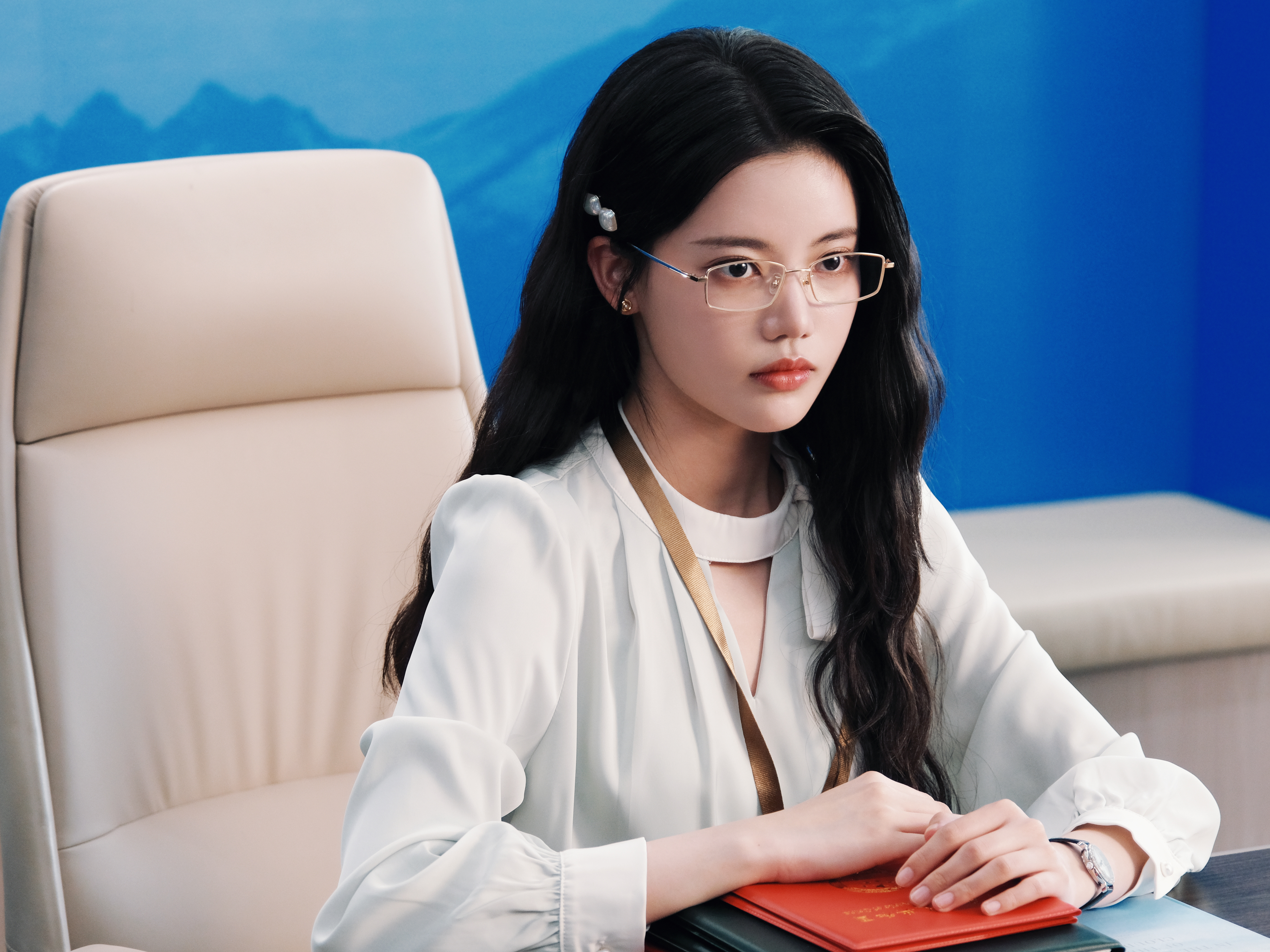 孙珍妮 《我在顶峰等你》⭕ 【现偶女主眼镜👓素材➕1】 ​​​