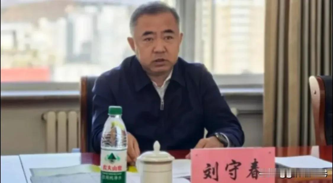 纸包不住火也好，真心忏悔也罢，如今的主动投案，不如当初在位置上主动遵纪守法！
吉