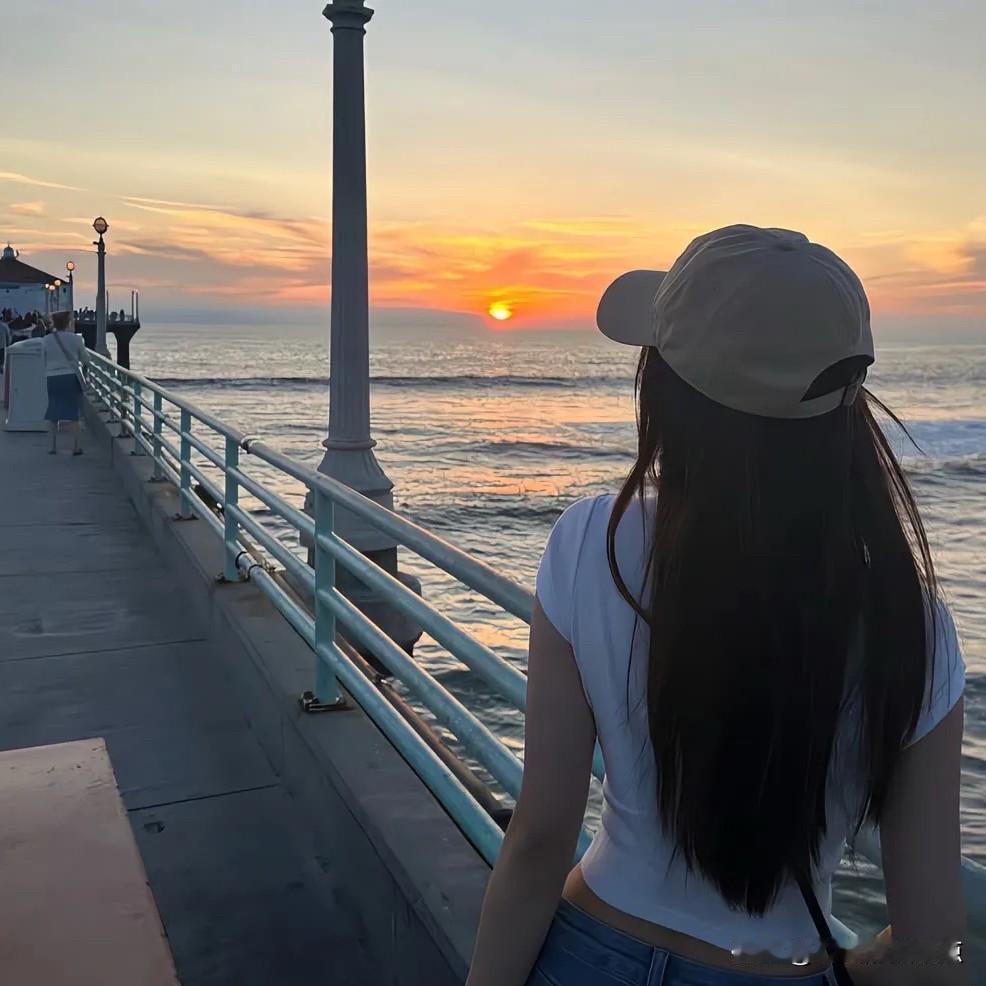 有一种男人希望你别遇见

他明明对你不怎么好，却也舍不得放手让你走

既不愿意把