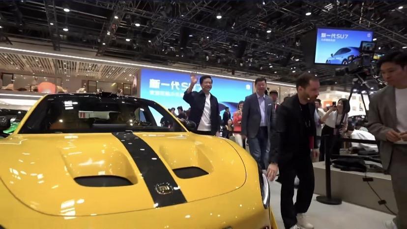 小雷给我打招呼，搞得我都激动了，没拍清楚。