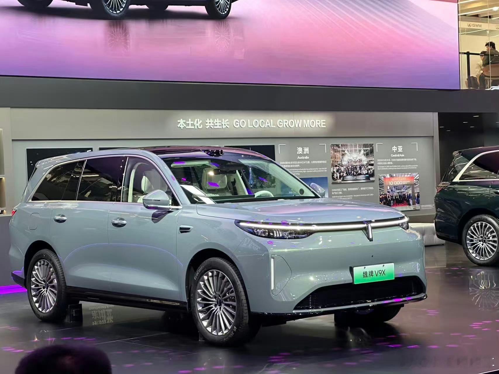 今天北京车展，魏牌展台的关注度确实很高：V9X、全新高山家族、全新蓝山同台亮相，
