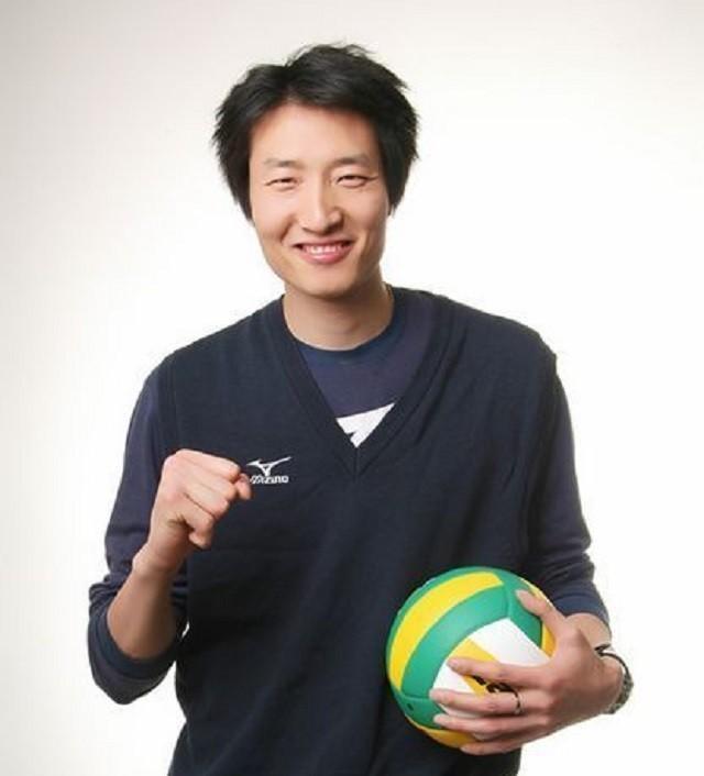 2017年男排主力陆飞因病去世，两个年幼女儿留在世上，惠若琪捐出十五点三万元善款