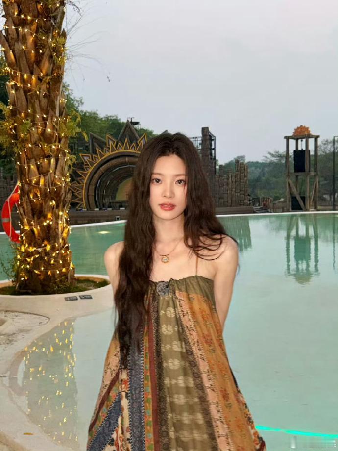 姚晓棠参加新节目止不住地开心真的隔着屏幕都能感受到姚晓棠的快乐，加盟国粤无双整个