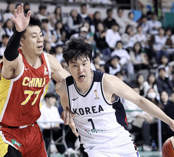 中国篮球/只追求名号而不提升自身实力，两场比赛把中国球迷打回现实！
12月1日，