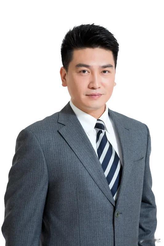 邱毅对郑丽文可是赞赏有加。他分析郑丽文当选有五点原因，一是蓝营基层觉得她能带领国