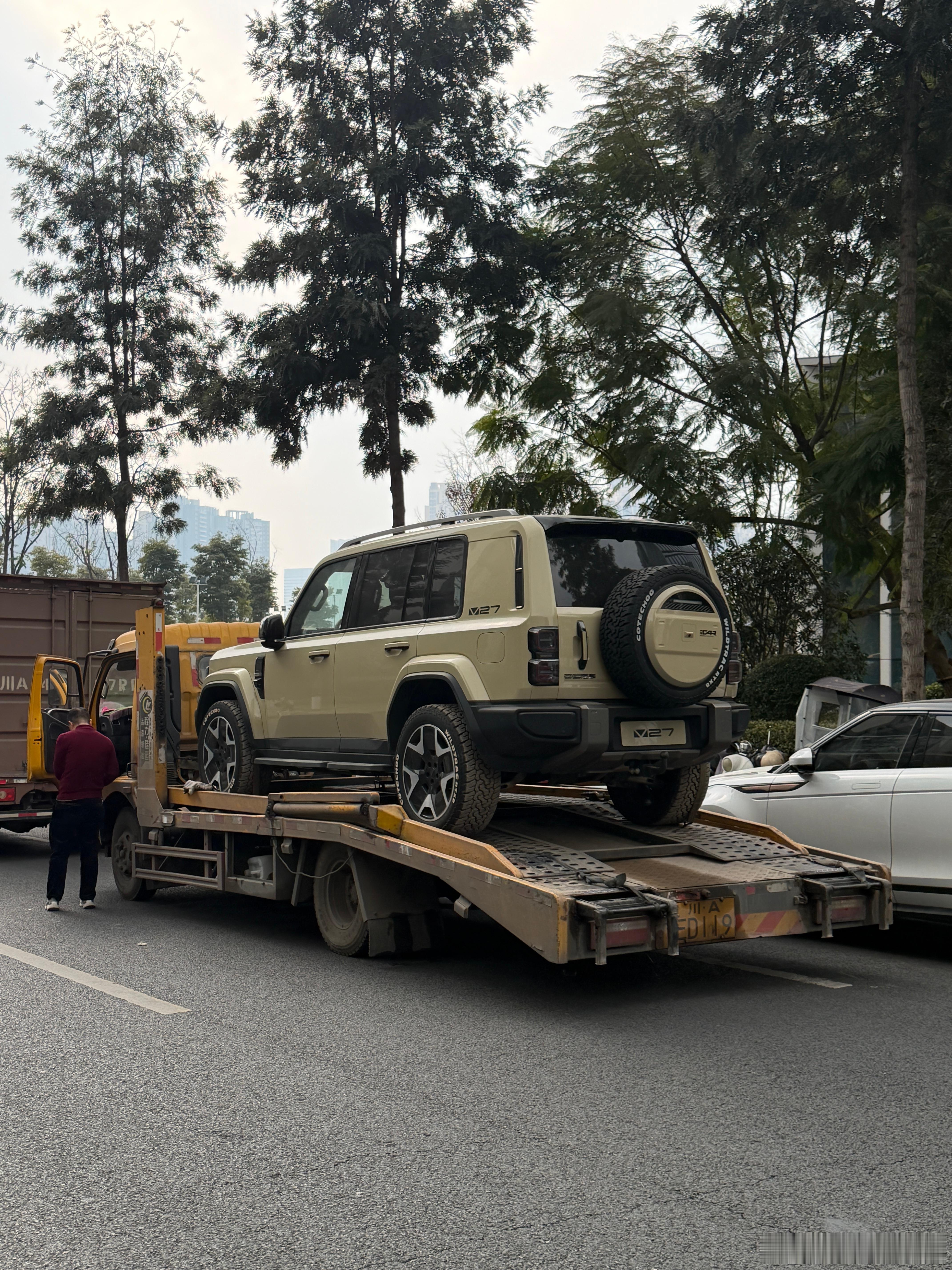 这台沙漠色装AT胎的iCAR V27颜值你们给几分？我和汽车的日常icarv27