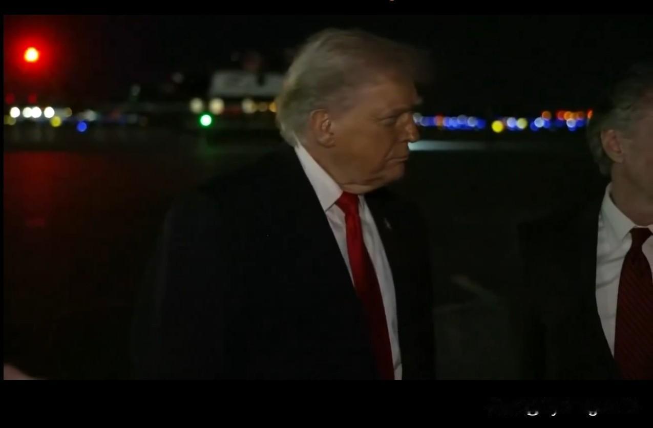 🇺🇸 特朗普回应马克龙拒绝加入加沙和平委员会：

没人想要他（马克龙），因为