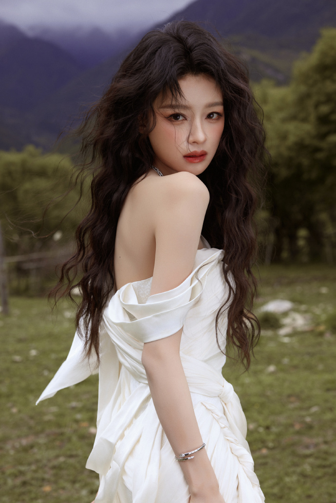孙怡VOGUE活动造型孙怡森野大片 孙怡VOGUE活动造型，孙怡森野大片，是羊毛