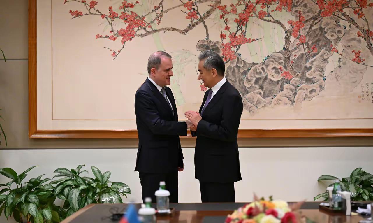 中国和阿塞拜疆谈妥了

5月26日，相关会面正式举行。当时王毅外长正在纽约参加联