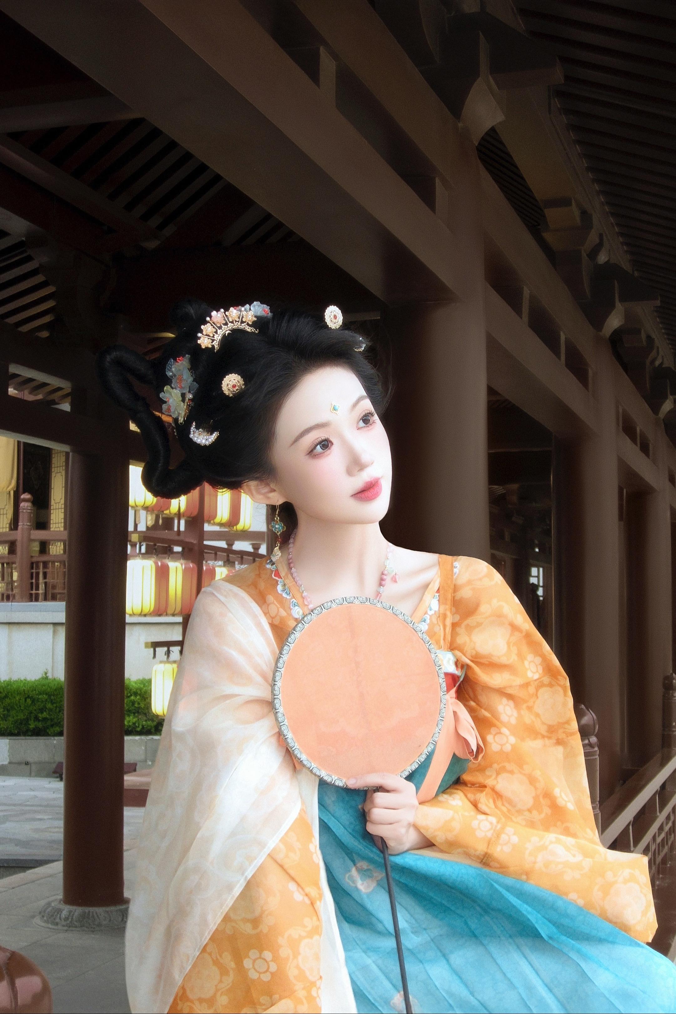 一种相思 花自飘零 水自流。