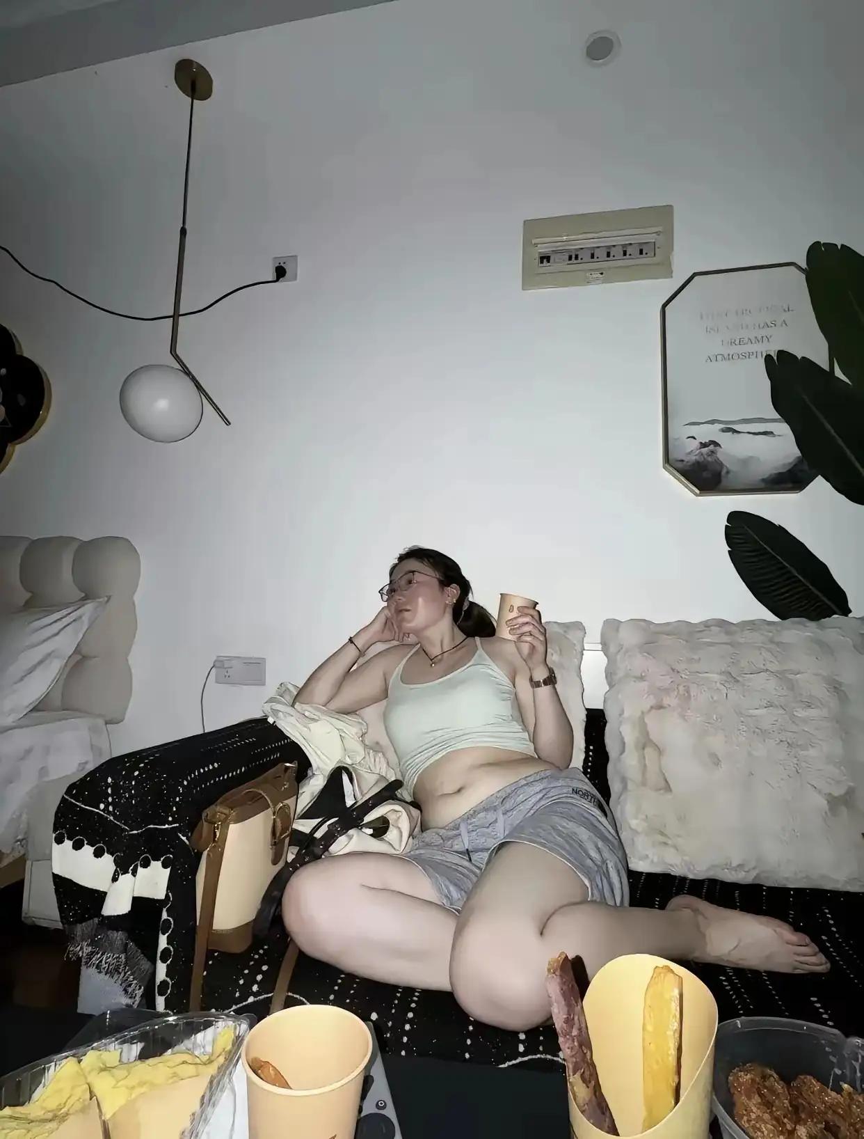 都胖成什么样了，还要天天吃宵夜