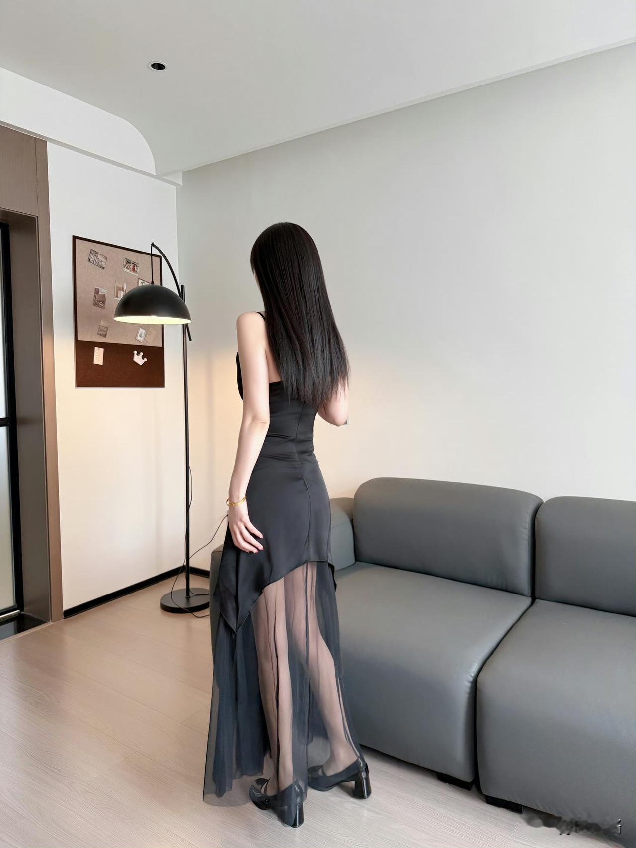 当你经历越多
越会发现
幸福不是多么宏大
而是爱具体的人
做具体的事
在焦虑时代