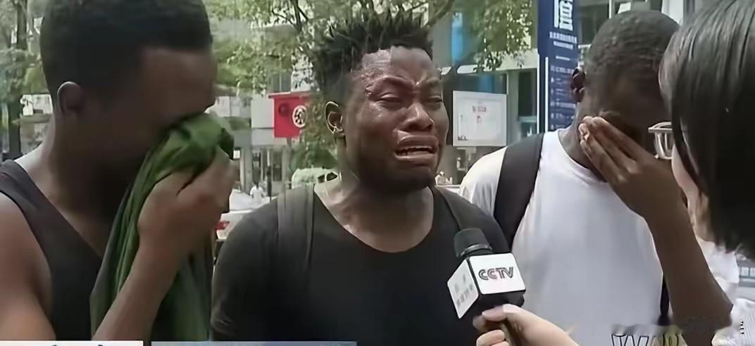 一个非洲留学生，想租房被房东拒绝了。他还知道有事打了110，民警出警一问，房东说