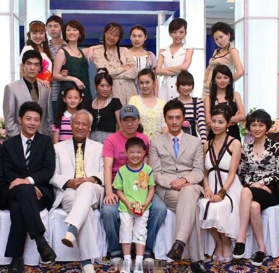 当年参演《丑女无敌》的演员们，一眼就看到辛芷蕾了！ ​​​