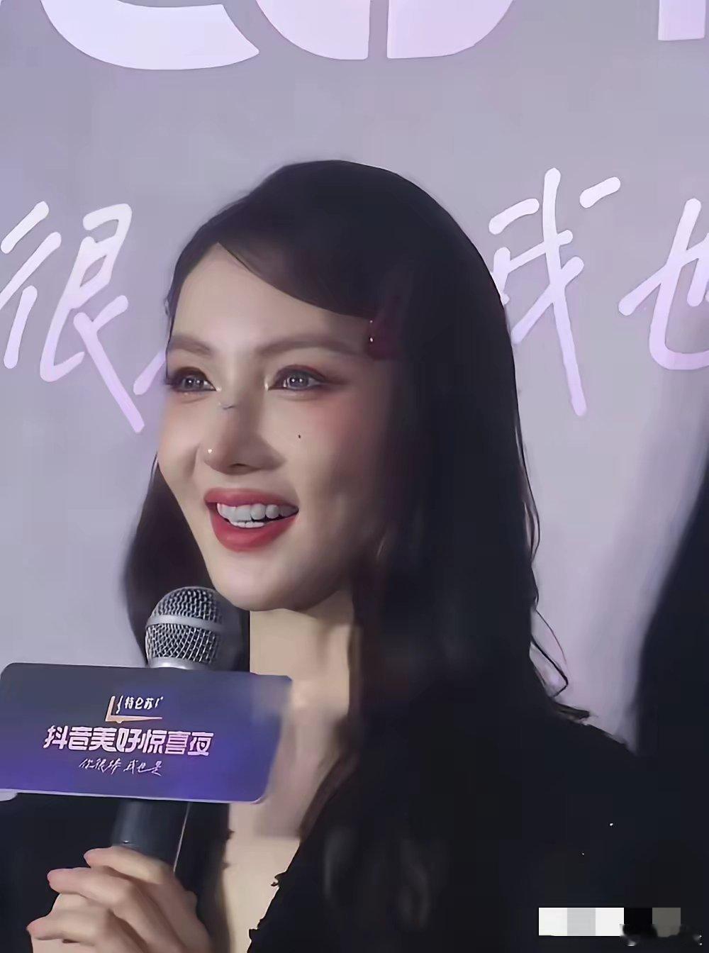 金晨真的不能再do脸了距离上次变脸不到2个月，这回总不能甩锅给妆容吧？内娱圈子里