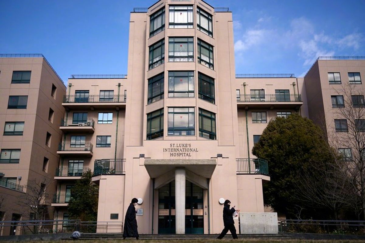 【日媒：#高额医疗费用加重日本民众负担#】据《日本经济新闻》8月26日报道，长期