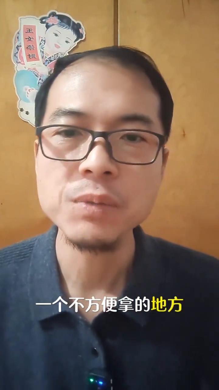 戒酒不靠忍，三招就够用。
这个视频能让你开心的把酒戒了。如果你考虑戒酒，可以倒上
