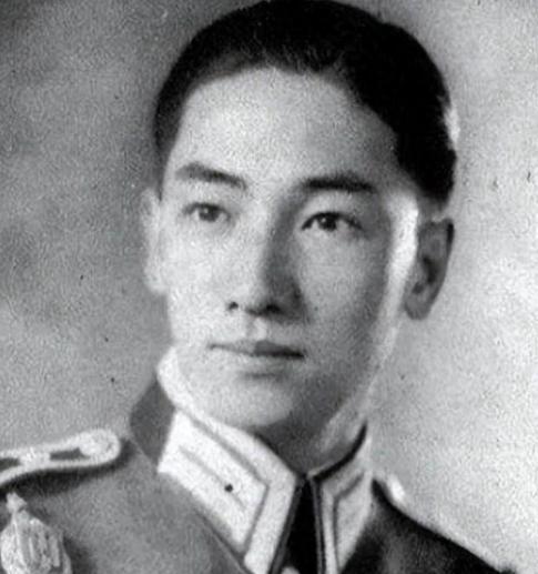 1997年，蒋纬国病逝，宋美龄派人查账，发现养了81年的儿子，身后竟是一堆无人敢