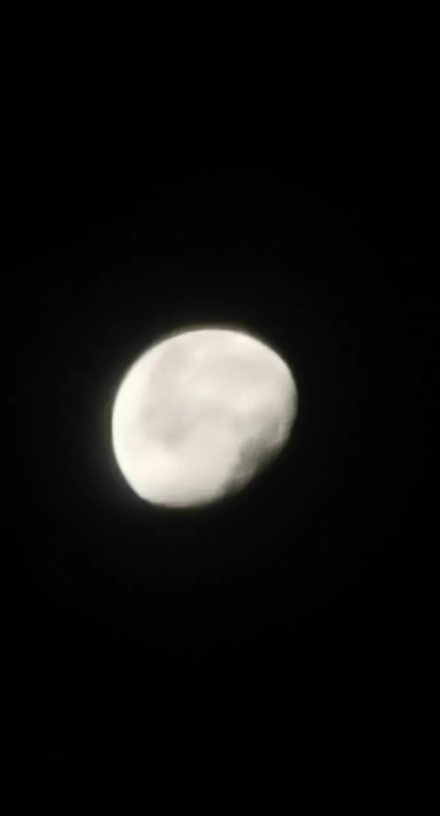 终于拍到火星和木星相伴了，一晚上多云，终于在凌晨四点半用手机拍到了