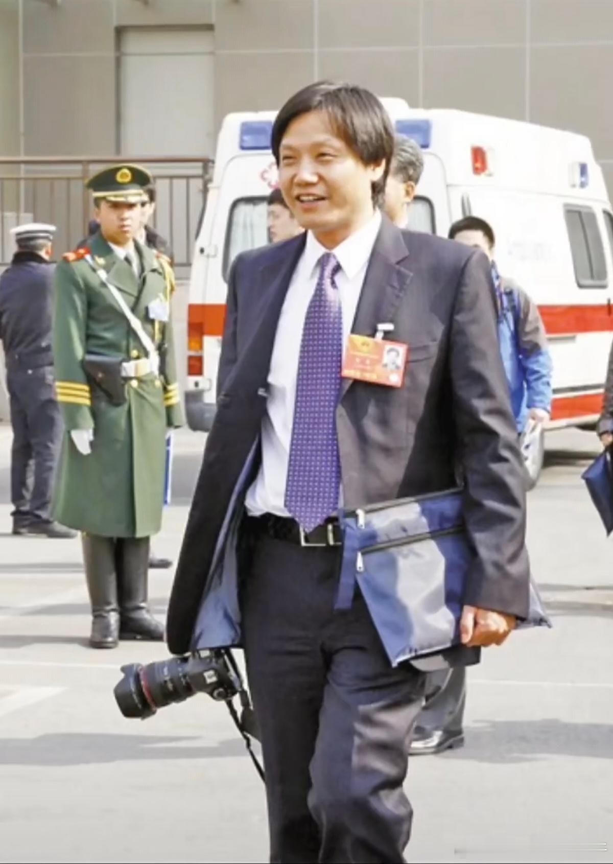 雷军[超话] 周四了，离周末又近了，过的也太快啦[酷] ​​​