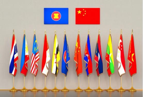 菲律宾倒向了美国，新加坡倒向了美国，柬埔寨倒向了美国，越南也在倒向美国的路上..