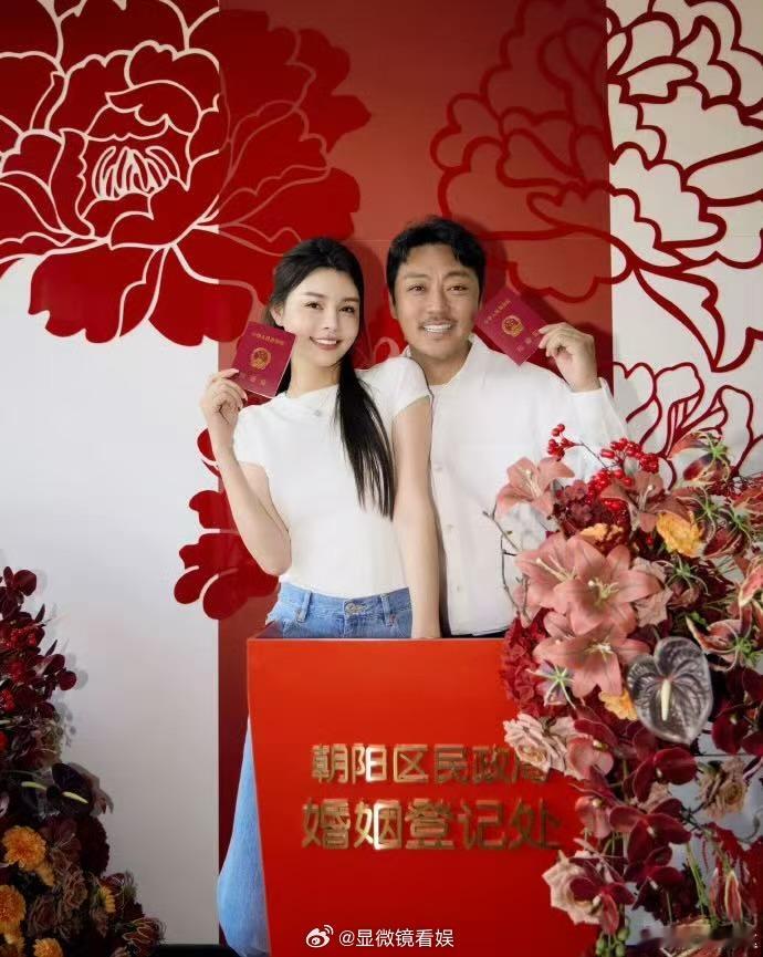 赵达杨小夕官宣结婚 这份甜蜜必须送上祝福！认真生活认真演戏，新婚快乐！祝和恩爱长