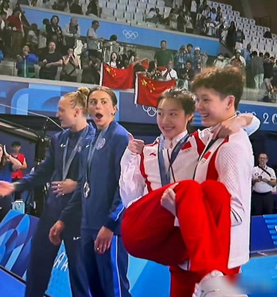 外国人好像什么都要学？随后又卷了起来~ ​​​