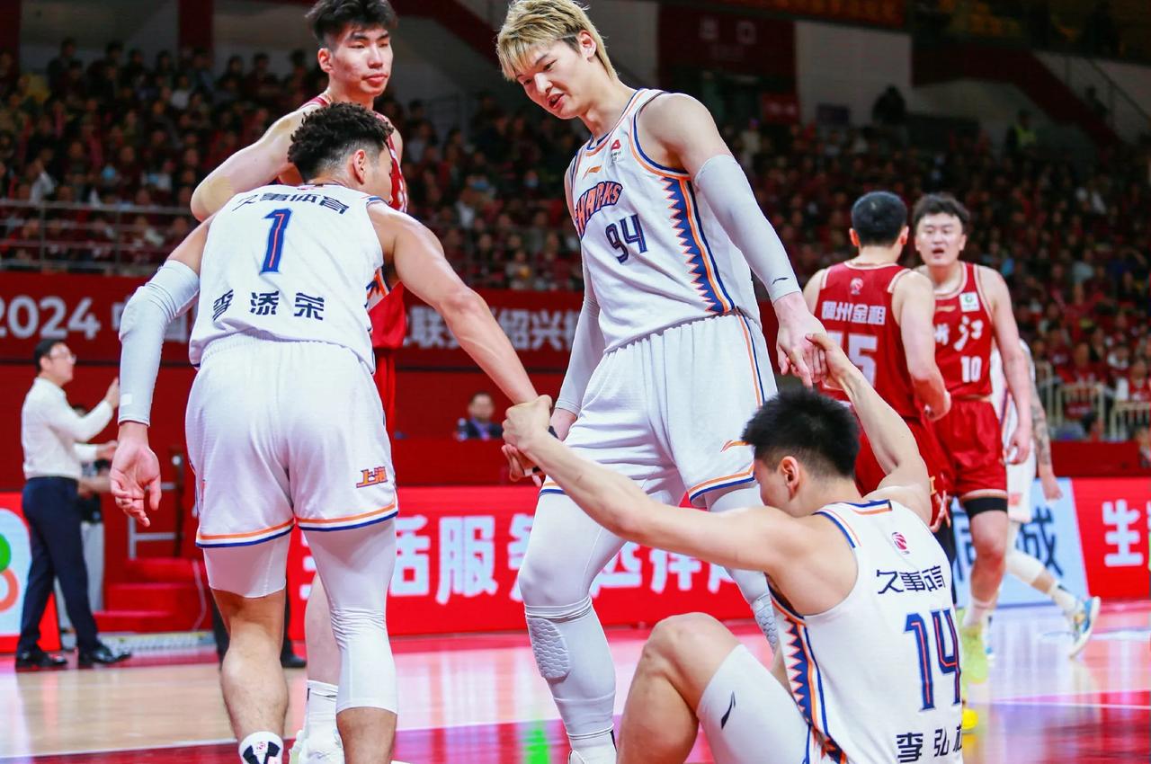 上海男篮豪取4连胜，以下队伍有话说:
1，山东:幸亏赢的时候，他们还没有进入状态