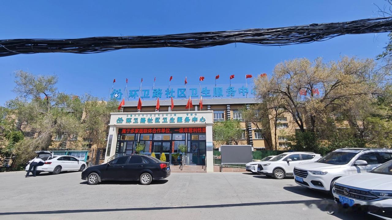 这家社区卫生服务中心算的上是西山片区面积最大的吧？在全市来说应该也排得上号吧。
