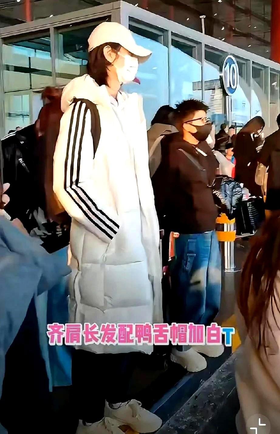 一想到最近朋友圈的“恋爱指南”，真能打！有人说：“我只看不说，别说我多深情。”结