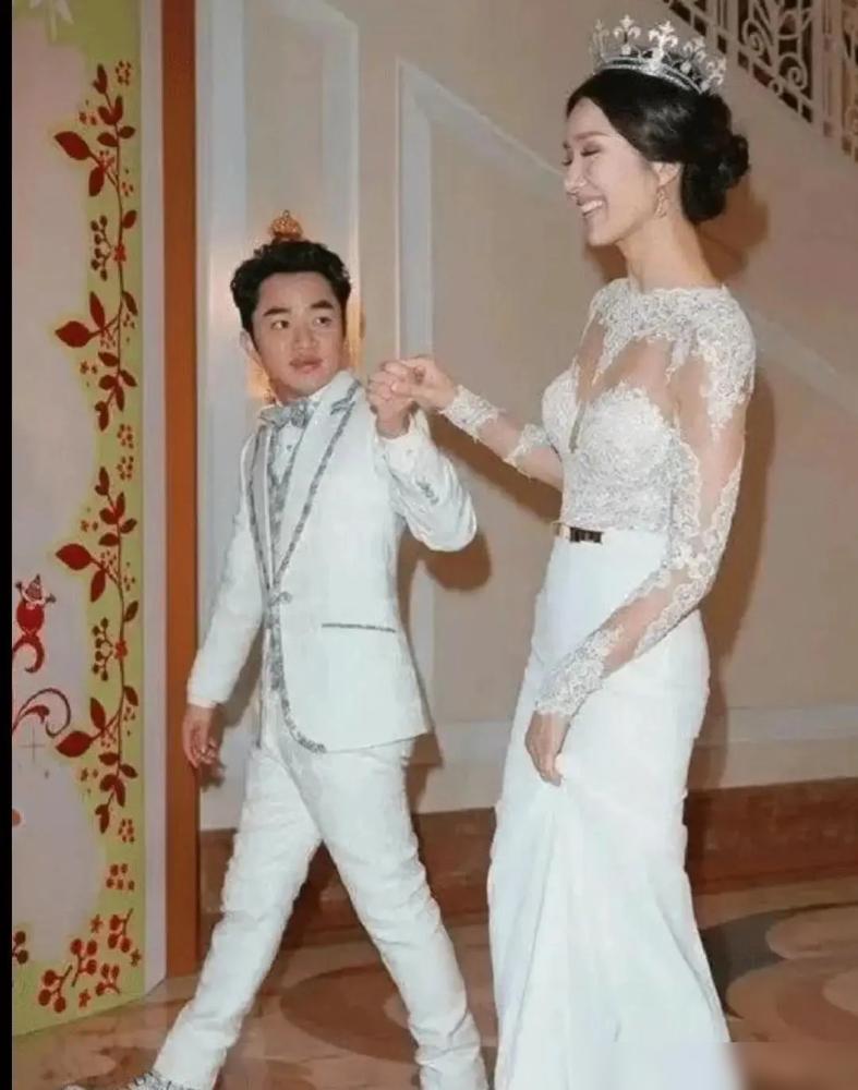 当年，身高175的李亚男把163的王祖蓝带回家时，父母就反对:“中国没男人了？你
