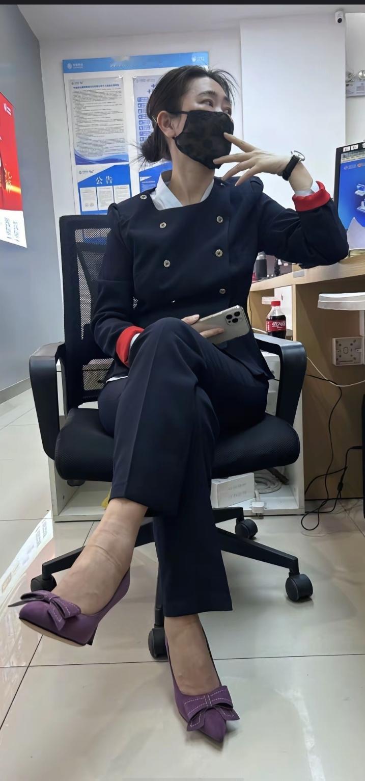 气质女人味十足[玫瑰][玫瑰][玫瑰]