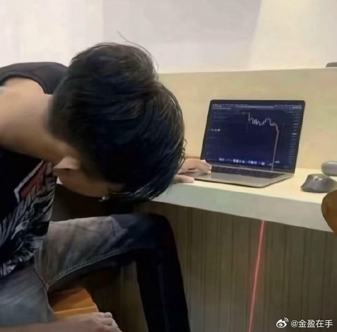 最近是没有几个能持续热点 的，昨日涨得好的医药今天也是在地上摩擦 