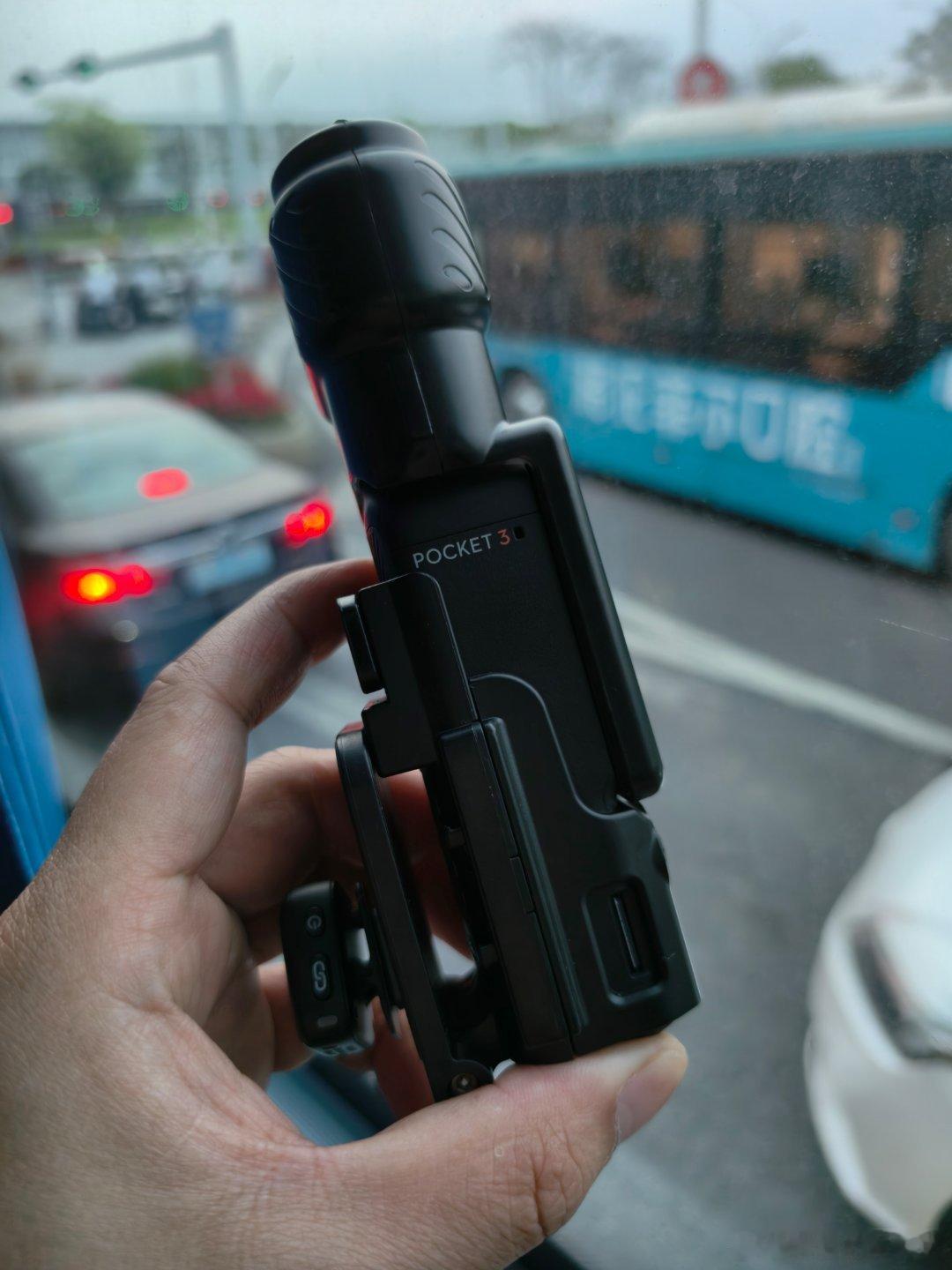 之前付订金订了大疆Pocket4今晚8点后就能取货了手里的Pocket3其实目前