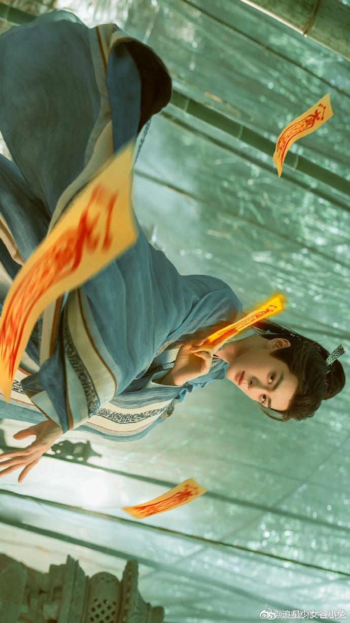 穿绿色古装的曾舜晞长这样曾舜晞撑住了绿衣古装造型 说实在的，一般人很难驾驭绿色的