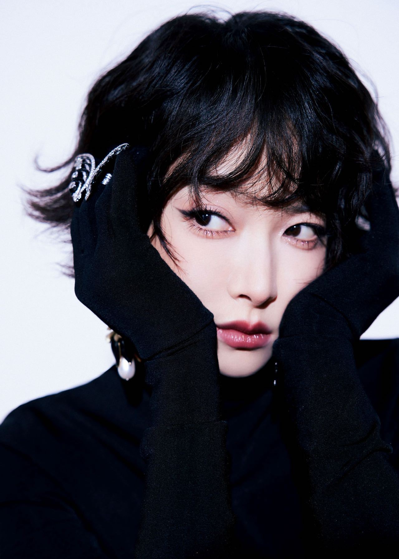 没认出来是宋茜挺好认的啊  五官很有标识度 《美丽的秘密》  我就觉得她特美  