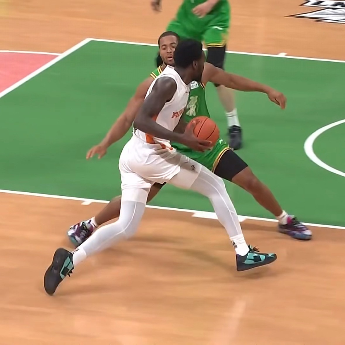 勒迪这一下防的真好辽宁男篮