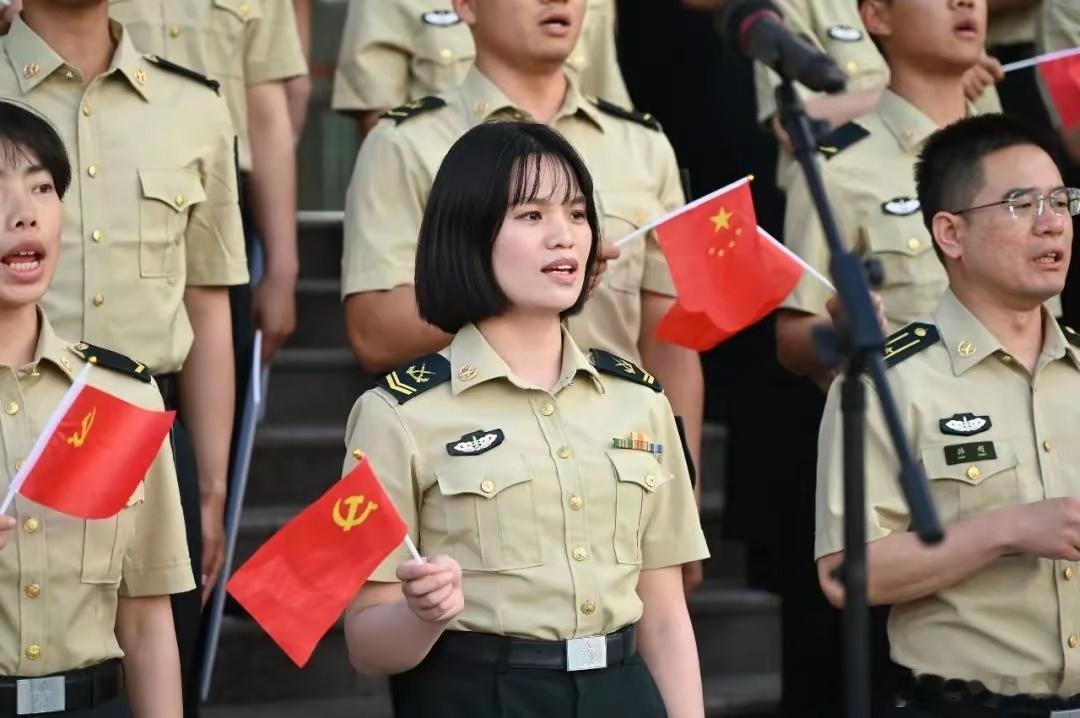 歌唱祖国致敬中国军人 青春为祖国歌唱！ ​​​
