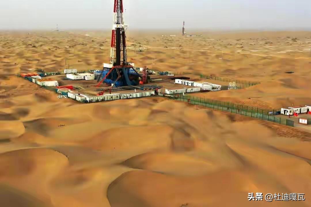 看到这个帖子确实很有意思，沙漠下面全是石油，但为啥不大规模的开采呢？要说开采技术
