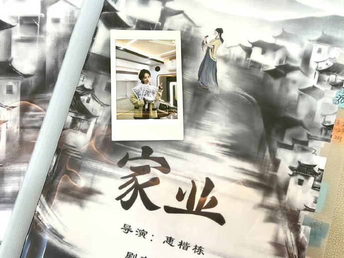 杨紫家业素衣妆造 虽然是模糊的图，但是我也很喜欢 