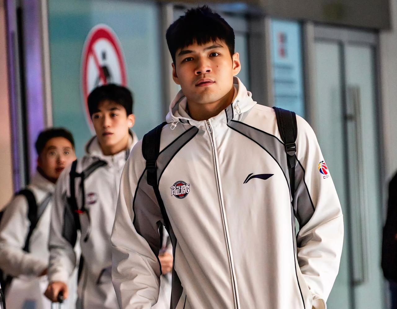 徐昕：豪哥，你这么打下去，要淡出CBA啦？
陈国豪：我可以说我没啥球权吗？？？