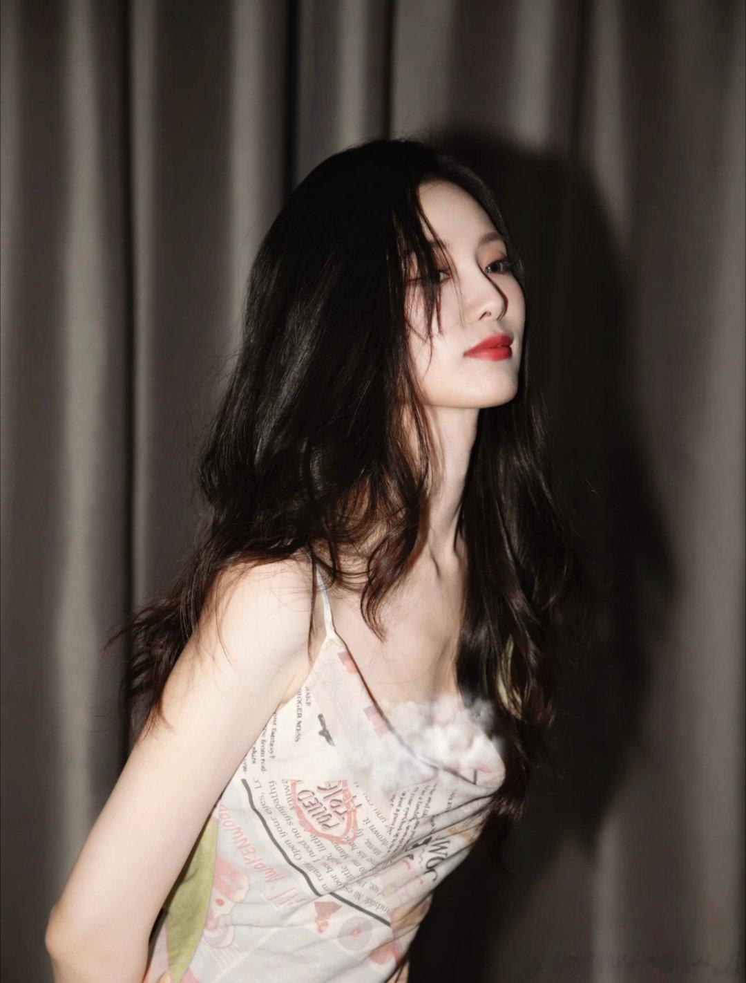 徐艺洋 xyy徐艺洋🐑徐艺洋嗨放派 “敬你恣意蔓生的野心敬你永无止尽的青春𝘽