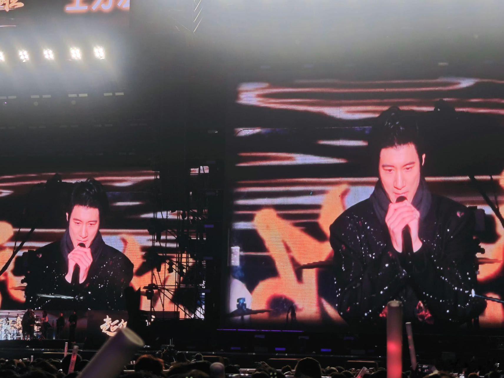 王力宏官宣明年开启巡回演唱会  王力宏在音乐节上的宣告，像一场音乐魔法的启动仪式
