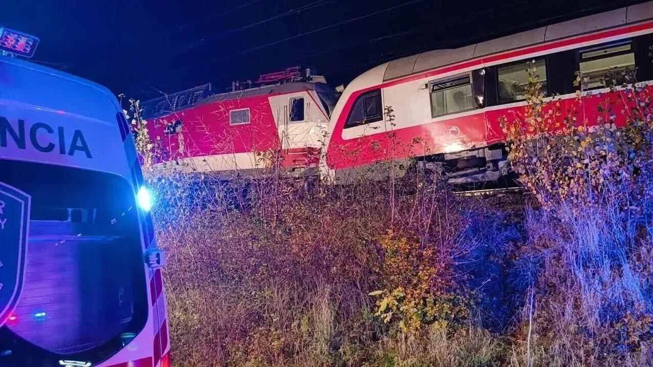 据斯洛伐克《SME日报》报道，布拉迪斯拉发附近发生火车相撞事故，导致大约30人受