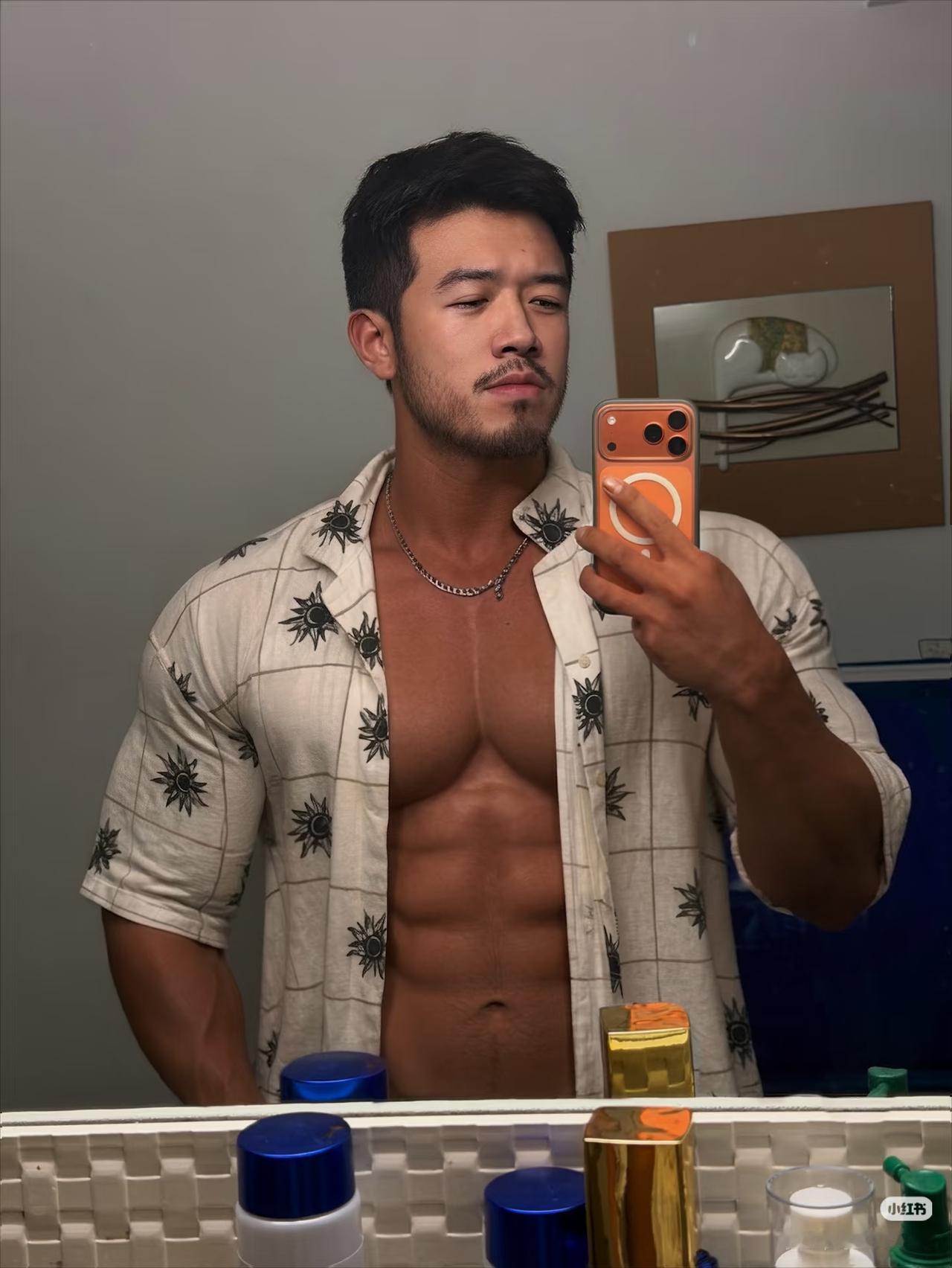 年轻男孩儿如何拥有完美肌肉身材?