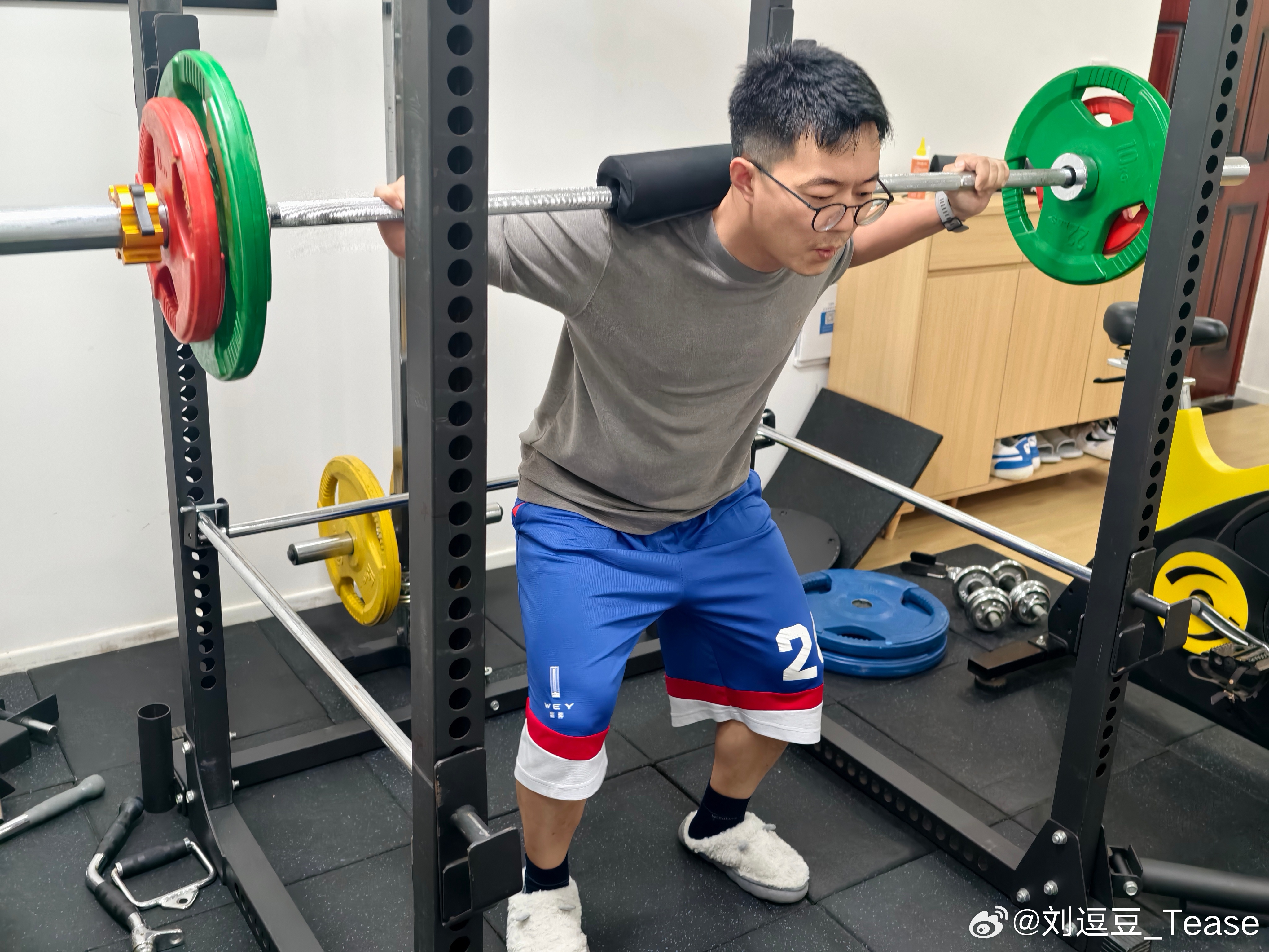 今天没吃晚饭练腿起来有点恶心了是不是还去补点快碳了我的日常plog坚持运动打卡